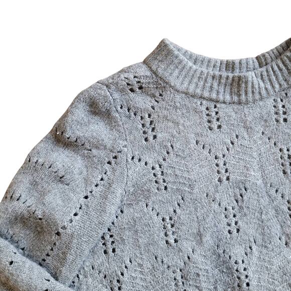 GAP Gray Eyelet Knit Sweater M Mock Neck Textured Soft Fuzzy Minimalist Quietlux - Picture 9 of 9